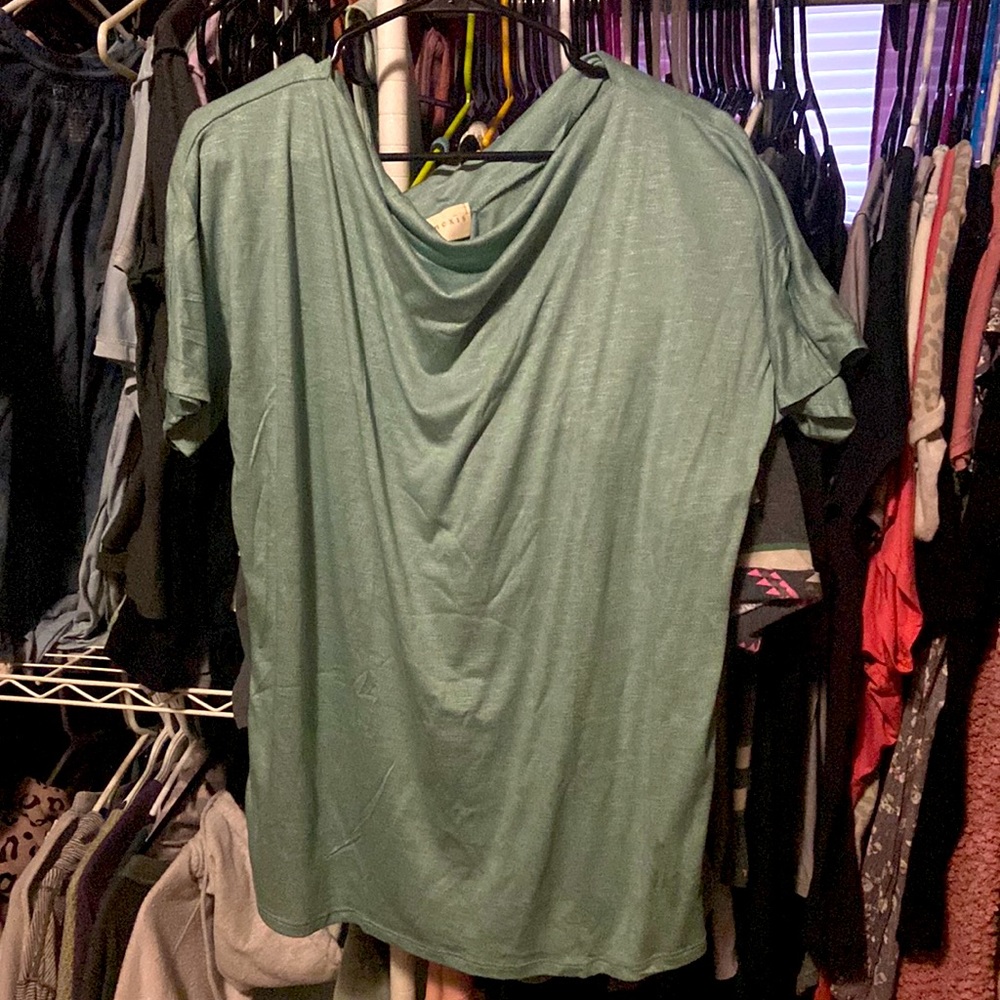 Ninexis top size extra large. New without tags . Smoke free home